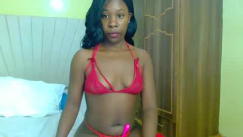 Snapshot of sandrah_ chatting on October 5, 2025, 8:18 pm Sandy online show from October 5, 2025, 8:18 pm