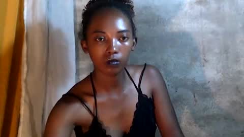 Snapshot of sandrine718 chatting on January 12, 2026, 1:05 pm sandrine718 online show from January 12, 2026, 1:05 pm