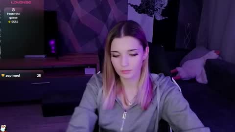 sandy_belle88 online show from October 28, 2025, 7:49 pm