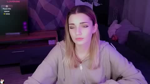 sandy_belle88 online show from November 14, 2025, 5:33 pm