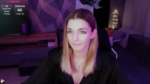 sandy_belle88 online show from November 27, 2025, 7:27 pm