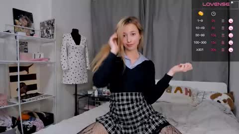 Sandy online show from November 22, 2025, 3:55 pm