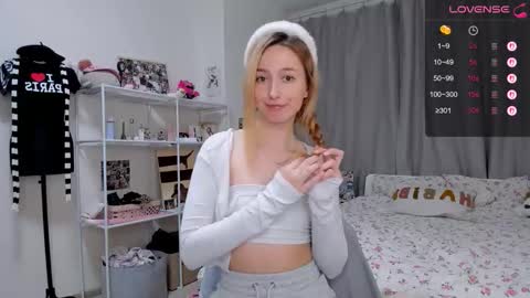 Snapshot of sandycramerrr chatting on February 4, 2026, 6:14 pm Sandy online show from February 4, 2026, 6:14 pm