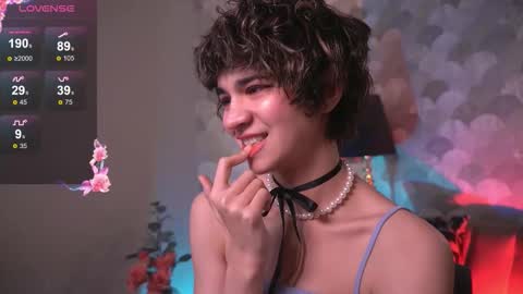 Viola  online show from November 17, 2025, 8:58 pm