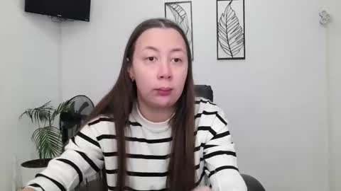 sanita_xi online show from December 17, 2025, 6:52 am