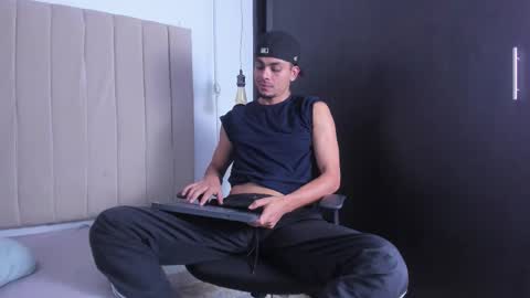 Snapshot of sanji_motion chatting on March 12, 2026, 10:16 pm Santi online show from March 12, 2026, 10:16 pm