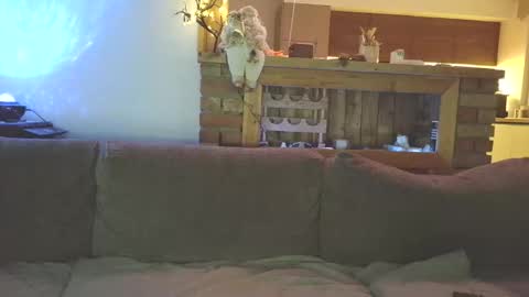 sanroom online show from December 2, 2025, 3:51 pm