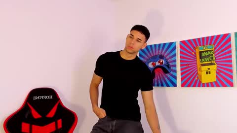 Snapshot of santana_maximo chatting on February 20, 2026, 12:38 pm Maximo Santana online show from February 20, 2026, 12:38 pm