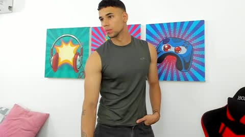 Snapshot of santana_maximo chatting on April 1, 2026, 1:01 pm Maximo Santana online show from April 1, 2026, 1:01 pm