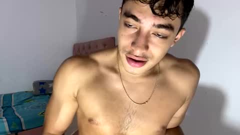 Snapshot of santi36rt chatting on October 26, 2025, 5:52 pm santi36rt online show from October 26, 2025, 5:52 pm