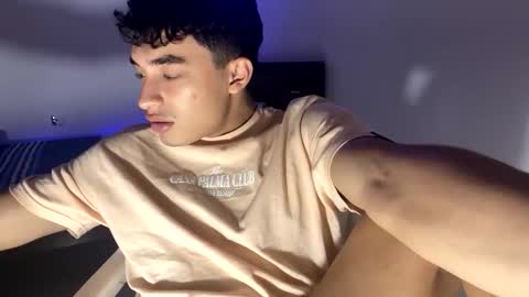 Snapshot of santi36rt chatting on November 17, 2025, 3:23 am santi36rt online show from November 17, 2025, 3:23 am