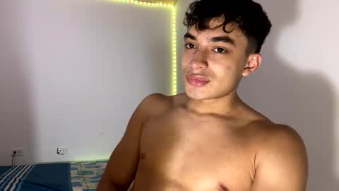 Snapshot of santi36rt chatting on December 1, 2025, 4:17 am santi36rt online show from December 1, 2025, 4:17 am