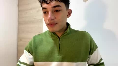 Snapshot of santi36rt chatting on February 9, 2026, 11:42 pm santi36rt online show from February 9, 2026, 11:42 pm