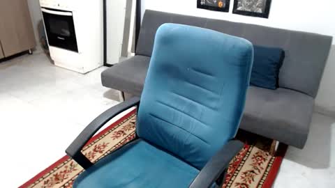 santi_ss online show from December 14, 2025, 3:17 pm