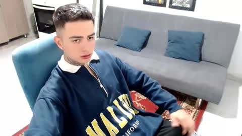 santi_ss online show from December 15, 2025, 3:22 am