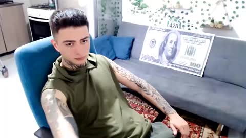 santi_ss online show from February 4, 2026, 3:51 pm