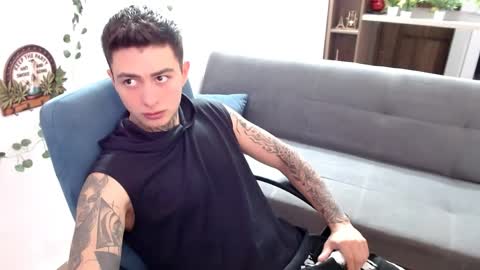 santi_ss online show from April 2, 2026, 2:04 pm