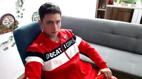 santi_ss online show from April 3, 2026, 2:09 am