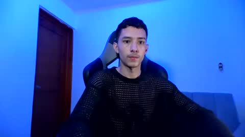 Snapshot of santi_twink19 chatting on January 10, 2025, 9:02 am santi_twink19 online show from January 10, 2025, 9:02 am
