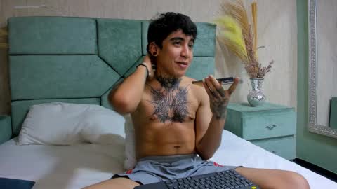 SantiAbader online show from November 16, 2025, 12:33 pm