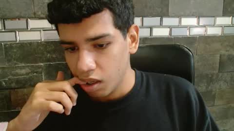 Snapshot of santiago_foxx chatting on October 27, 2025, 4:55 pm santi online show from October 27, 2025, 4:55 pm