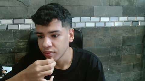 Snapshot of santiago_foxx chatting on November 2, 2025, 1:35 pm santi online show from November 2, 2025, 1:35 pm