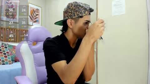 santiago_johnson_ online show from September 15, 2025, 1:22 pm