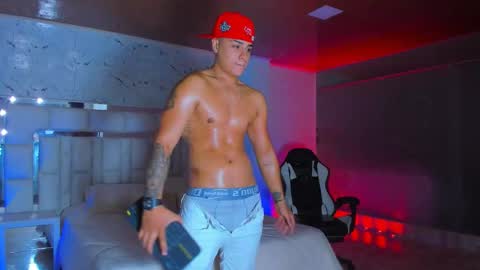 Snapshot of santiagoreyesft chatting on October 24, 2025, 11:56 pm Santi Reyes online show from October 24, 2025, 11:56 pm