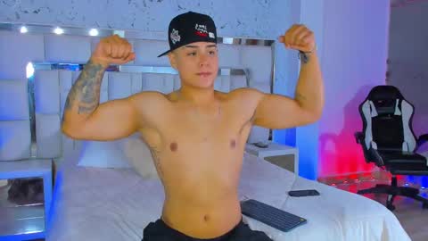 Snapshot of santiagoreyesft chatting on November 7, 2025, 1:49 am Santi Reyes online show from November 7, 2025, 1:49 am