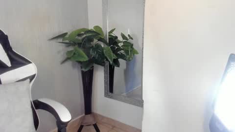 Julius Novachrono  online show from September 19, 2025, 7:58 pm