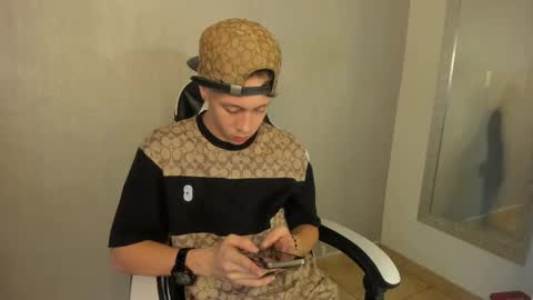 Julius Novachrono  online show from October 8, 2025, 9:56 pm