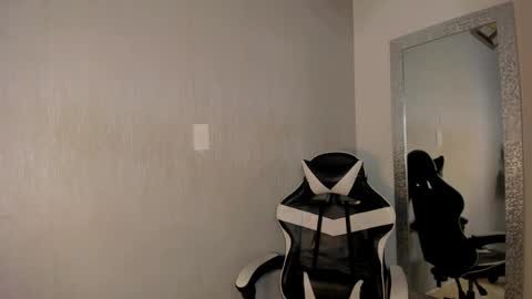 Julius Novachrono  online show from November 6, 2025, 7:59 pm