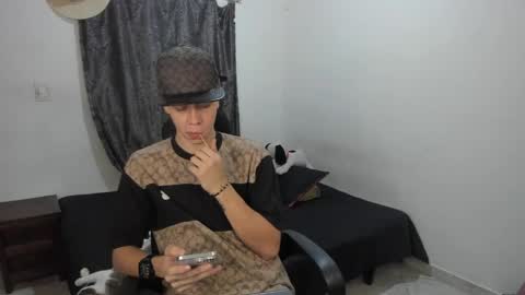 Julius Novachrono  online show from April 4, 2026, 11:35 pm