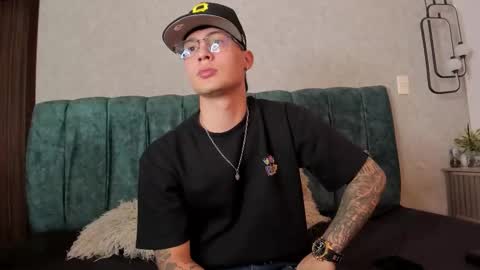 Snapshot of santii_twink chatting on March 18, 2026, 5:32 am santii_twink online show from March 18, 2026, 5:32 am