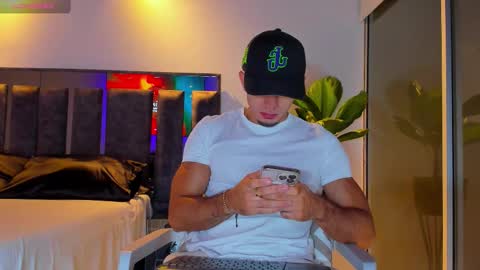 Santiago Seans online show from October 12, 2025, 10:36 am