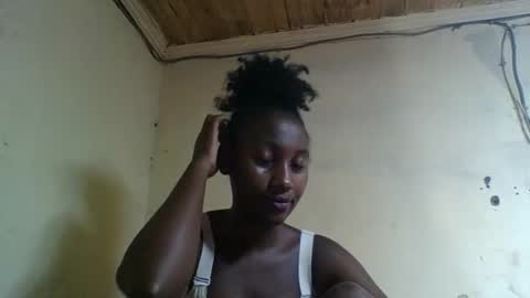 Snapshot of santiola chatting on March 4, 2026, 9:43 pm santiola online show from March 4, 2026, 9:43 pm