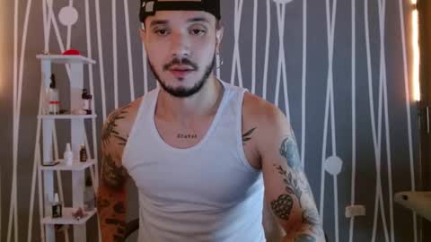 Snapshot of santti_torres chatting on February 25, 2025, 3:31 am Santy Torres online show from February 25, 2025, 3:31 am