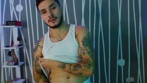 Snapshot of santti_torres chatting on March 11, 2025, 3:05 am Santy Torres online show from March 11, 2025, 3:05 am