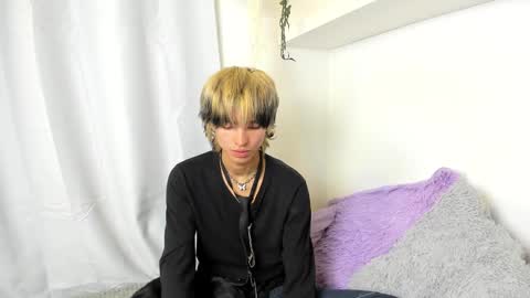 kitty online show from December 18, 2024, 3:04 am