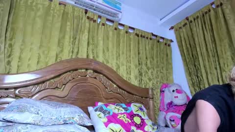 kitty online show from December 30, 2024, 10:23 pm