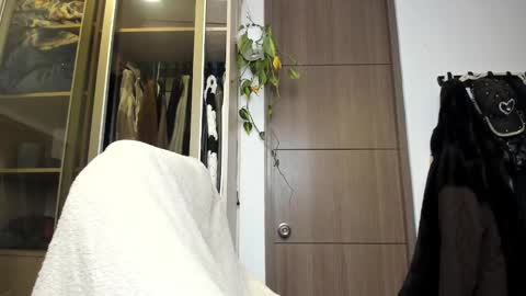 kitty online show from March 2, 2025, 3:24 am