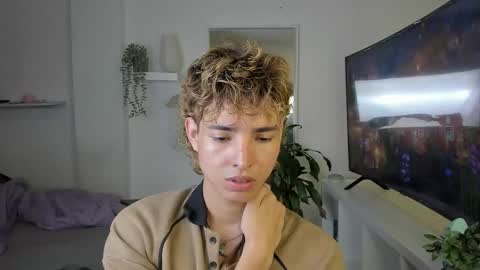 kitty online show from November 9, 2025, 1:59 am