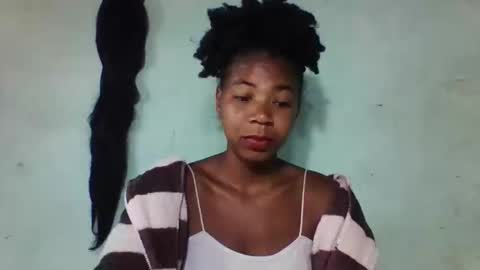 sanyah0123 online show from November 17, 2025, 4:13 pm