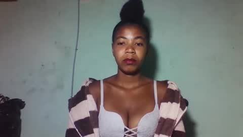 sanyah0123 online show from January 13, 2026, 3:56 am