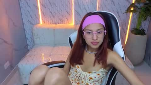 Snapshot of saphire_tx chatting on December 4, 2025, 12:58 pm Online 800 to 1400 online show from December 4, 2025, 12:58 pm