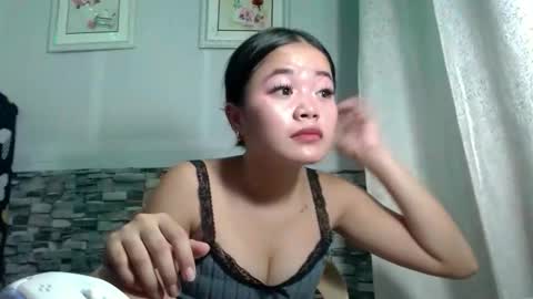 sapphire_amora online show from November 5, 2025, 9:42 am