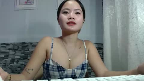 sapphire_amora online show from December 2, 2025, 2:34 pm