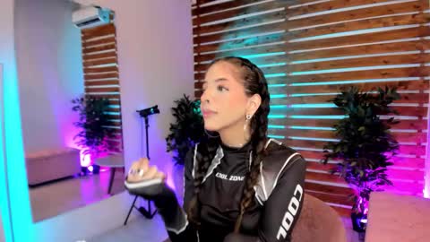 Snapshot of sapphire_venus chatting on January 17, 2026, 12:37 am Valerin online show from January 17, 2026, 12:37 am