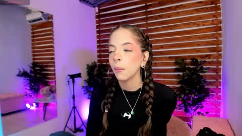 Snapshot of sapphire_venus chatting on February 4, 2026, 1:33 am Valerin online show from February 4, 2026, 1:33 am