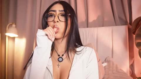 Sara  online show from May 8, 2026, 2:28 am